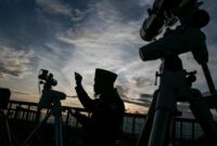 Ilustrasi pemantauan hilal (Foto: ANTARA FOTO /MOHAMMAD AYUDHA)
