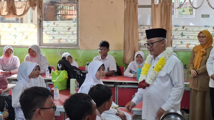 Siswa Boleh Bawa HP ke Sekolah, Mendikdasmen Tegaskan Harus Sesuai Aturan (dok. detikedu )