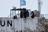 Pasukan penjaga perdamaian PBB bertugas di menara pengawas di Lebanon bagian selatan. (Reuters)