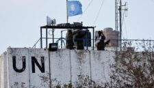 Pasukan penjaga perdamaian PBB bertugas di menara pengawas di Lebanon bagian selatan. (Reuters)