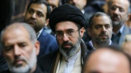 Mojtaba Khamenei Tiba-tiba Muncul dan Sampaikan Pesan untuk Negara Arab ( via REUTERS/Amir Kholousi/ CNBC Indonesia )