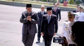 Foto: Presiden Ke-6 RI Susilo Bambang Yudhoyono disambut Wakil Menteri Pertahanan Donny Ermawan saat tiba untuk bertakziah atas wafatnya mantan Menteri Pertahanan Juwono Sudarsono di Gedung Kemhan (ANTARA/Bagus Ahmad Rizaldi)