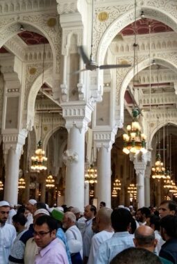 Masjidil Haram Padat di Akhir Ramadan, Jemaah Diminta Hafalkan Nama Pintu