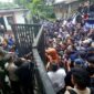 Kader NasDem Geruduk Kantor Tempo, Protes Sampul Majalah (Poto : dok.TEMPO)