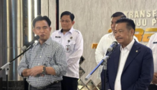 Yusril Serahkan Nasib Kasasi Vonis Bebas Delpedro ke MA ( dok.CNN Indonesia )