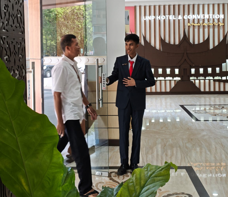 UNP Perkuat Pembelajaran Vokasi, Mahasiswa Perhotelan Terjun Langsung ke Hotel Kampus (dok.Universitas Negeri Padang)