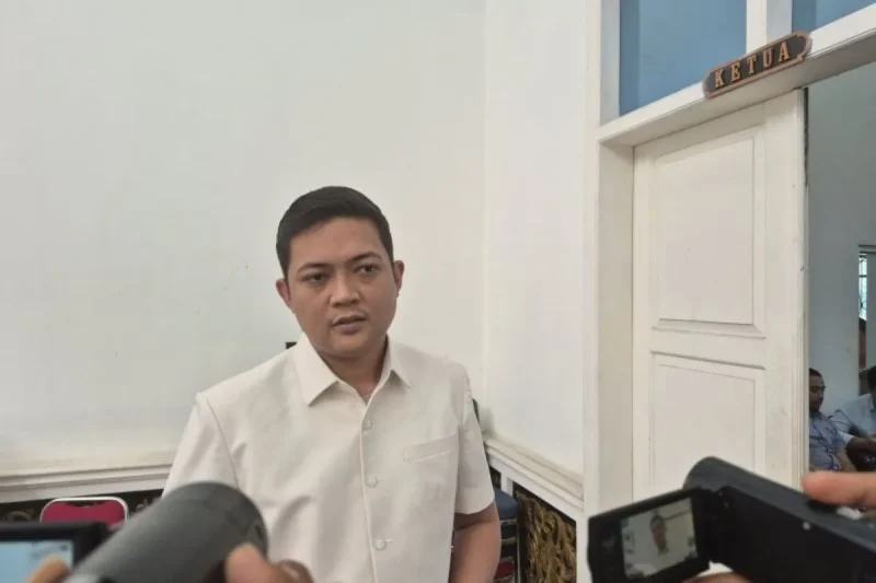 Ketua DPRD Jambi Usul WFH Dilakukan Hari Rabu ( dok.ANTARA/Agus Suprayitno )