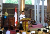 Wakil Gubernur Jambi menghadiri Tabligh Akbar dan Halal Bihalal Jambi 2026 di Masjid Agung Al-Falah bersama BKMT. ( Poto : JAMBIlink )