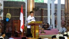 Wakil Gubernur Jambi menghadiri Tabligh Akbar dan Halal Bihalal Jambi 2026 di Masjid Agung Al-Falah bersama BKMT. ( Poto : JAMBIlink )