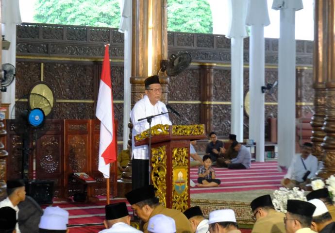Wakil Gubernur Jambi menghadiri Tabligh Akbar dan Halal Bihalal Jambi 2026 di Masjid Agung Al-Falah bersama BKMT. ( Poto : JAMBIlink )