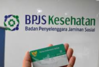 Pemerintah mengkaji kenaikan iuran BPJS Kesehatan 2026 di tengah defisit JKN, dengan rencana penyesuaian hanya untuk peserta mandiri. ( Poto : RRI)