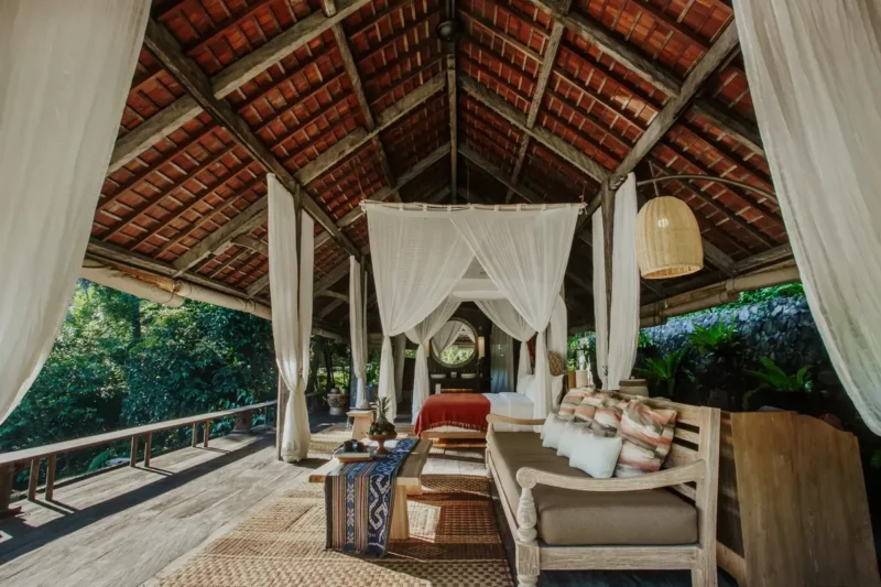 Dua hotel Indonesia, Buahan Bali dan Cempedak Island Resort, berhasil masuk daftar hotel dan resor terbaik di Asia 2026 versi Condé Nast Traveler berkat konsep unik dan ramah lingkungan. ( Poto : KOMPAS.com/Buahan,Bnayan Tree Escape )