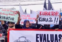 Eks karyawan Sritex mendesak kurator mempercepat lelang aset perusahaan agar pesangon dan THR segera dibayarkan di tengah proses pailit dan PHK massal. ( Poto : KOMPAS.com/Muchamad Dafi Yusuf )