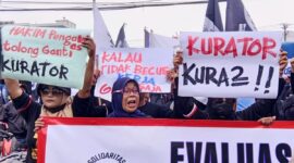 Eks karyawan Sritex mendesak kurator mempercepat lelang aset perusahaan agar pesangon dan THR segera dibayarkan di tengah proses pailit dan PHK massal. ( Poto : KOMPAS.com/Muchamad Dafi Yusuf )