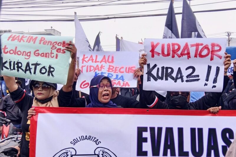 Eks karyawan Sritex mendesak kurator mempercepat lelang aset perusahaan agar pesangon dan THR segera dibayarkan di tengah proses pailit dan PHK massal. ( Poto : KOMPAS.com/Muchamad Dafi Yusuf )