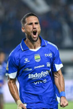 Persib Bandung Kokoh di Puncak Usai Kalahkan Bali United 3-2, Persaingan Juara Makin Panas