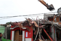 TNI AD Buka Suara soal Ricuh Pembongkaran Rumah di Lenteng Agung ( dok.CNN Indonesia )