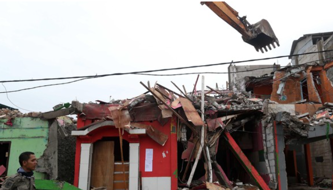 TNI AD Buka Suara soal Ricuh Pembongkaran Rumah di Lenteng Agung ( dok.CNN Indonesia )