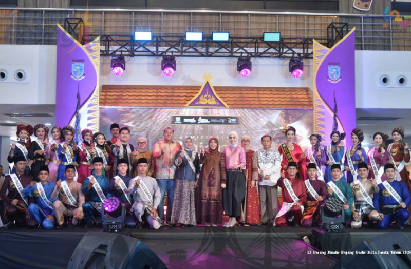 Sebanyak 11 pasang Bujang Gadis Kota Jambi 2026 terpilih sebagai duta promosi pariwisata dan budaya daerah. (Foto: Pemkot Jambi)