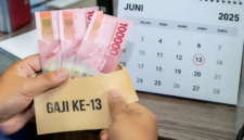 Ilustrasi pencairan gaji ke-13 ASN yang biasanya diterima pada pertengahan tahun, bertepatan dengan kebutuhan biaya rumah tangga dan pendidikan.
