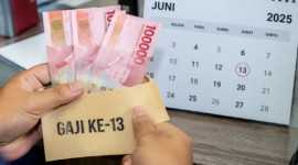 Ilustrasi pencairan gaji ke-13 ASN yang biasanya diterima pada pertengahan tahun, bertepatan dengan kebutuhan biaya rumah tangga dan pendidikan.