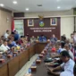Berlangsung selama 7 jam, Bupati Hurmin pimpin mediasi antara warga SAD dan PT SAL. (Dedi Aguspriadi/metrojambi.com)
