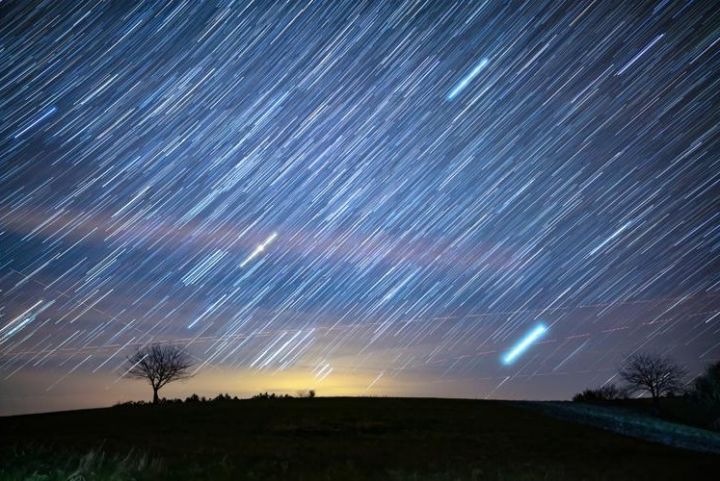 Ilustrasi Hujan Meteor Lyrids. (via University Hertfordshire)