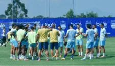 Bojan Hodak tegaskan tim siap tempur hadapi jadwal padat di Super League. (Dok. Persib)