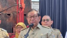 Pramono Perintahkan Inspektorat Periksa Lurah Usai Laporan Warga Dibalas Foto AI (dok.Belia/detikcom/dertiknews )