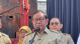 Pramono Perintahkan Inspektorat Periksa Lurah Usai Laporan Warga Dibalas Foto AI (dok.Belia/detikcom/dertiknews )