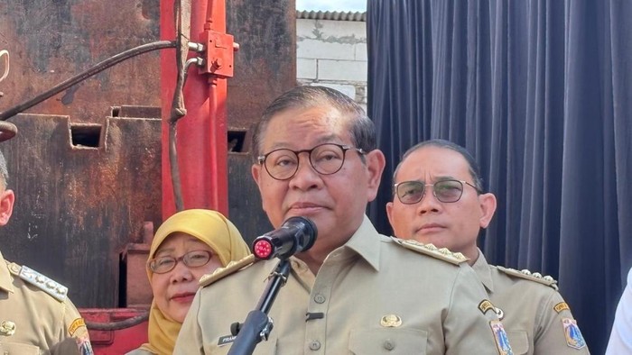 Pramono Perintahkan Inspektorat Periksa Lurah Usai Laporan Warga Dibalas Foto AI (dok.Belia/detikcom/dertiknews )
