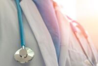 Ilustrasi dokter (Foto: Getty Images/Pornpak Khunatorn)