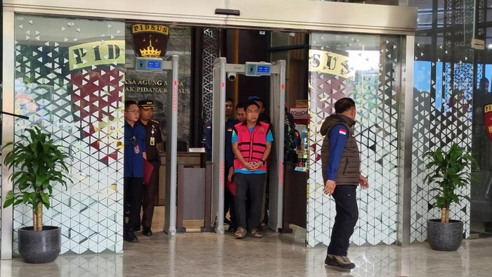 Kejagung Menahan Ketua Ombudsman RI Usai Pemeriksaan, Publik Soroti Kasus Ini ( Poto : dok.detikcom/Taufiq)