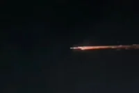 Benda bercahaya yang melintas di langit Lampung (Foto: Tangkapan layar)