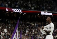 Vinicius Jr selebrasi usai cetak gol untuk Real Madrid. (REUTERS/Jon Nazca)