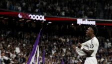 Vinicius Jr selebrasi usai cetak gol untuk Real Madrid. (REUTERS/Jon Nazca)