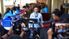 SPPG Polri Pejaten uji coba sistem MBG prasmanan di SMA Kemala Bhayangkari 1 Jakarta. Program ini melatih disiplin siswa sekaligus meningkatkan layanan gizi.( Poto : detiknews).