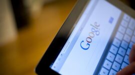 Gen Z tetap menggunakan Google Search, namun dengan pola baru berbasis AI. Mereka mencari lebih detail, visual, dan memanfaatkan teknologi. ( dekinet - detikcom ).
