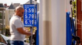 Warga AS kesal harga BBM naik buntut Trump perang di Iran. Foto: Getty Images via AFP/ANDREW HARNIK
