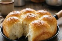 Cara membuat roti teflon tanpa oven yang empuk dan lembut ala bakery. Panduan lengkap bahan, langkah, dan tips anti gagal untuk hasil maksimal di rumah.( Poto : liputan6.com ).