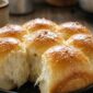 Cara membuat roti teflon tanpa oven yang empuk dan lembut ala bakery. Panduan lengkap bahan, langkah, dan tips anti gagal untuk hasil maksimal di rumah.( Poto : liputan6.com ).