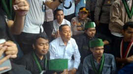 Mahasiswa menggelar protes di Kemdiktisaintek dan menyoroti isu kebijakan pendidikan. ( Poto : Liputan6.com ).