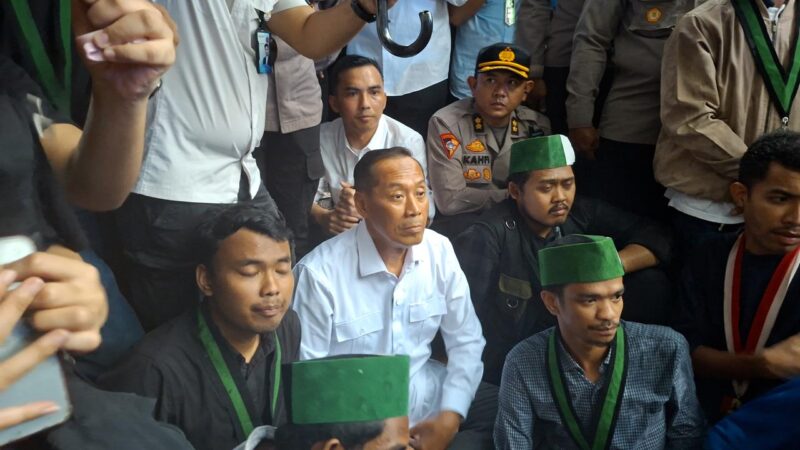 Mahasiswa menggelar protes di Kemdiktisaintek dan menyoroti isu kebijakan pendidikan. ( Poto : Liputan6.com ).
