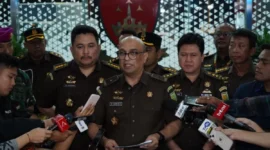Direktur Penyidikan Jaksa Agung Muda Bidang Tindak Pidana Khusus (Jampidsus) Kejagung Syarief Sulaeman Nahdi (tengah)( Poto : ANTARA  ).