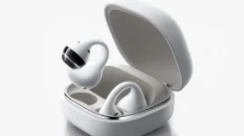 Xiaomi earbud clip-on pertama dengan desain ringan dan fitur AI canggih, termasuk penerjemahan real-time dan kualitas audio Hi-Res.( Poto : ANTARA ).