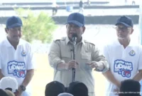 Presiden Prabowo Subianto menyampaikan pidato usai panen raya udang di Tambak Budidaya Udang Berbasis Kawasan (BUBK) Kebumen, Sabtu (23/5/2026). ( Poto : ANTARA ).