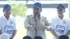 Presiden Prabowo Subianto menyampaikan pidato usai panen raya udang di Tambak Budidaya Udang Berbasis Kawasan (BUBK) Kebumen, Sabtu (23/5/2026). ( Poto : ANTARA ).