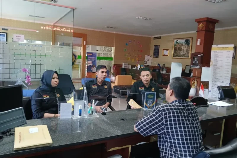 Tim Kejari Lombok Tengah Provinsi NTB saat melakukan konsultasi ke KPKNL Denpasar Bali.( Poto : ANTARA ).