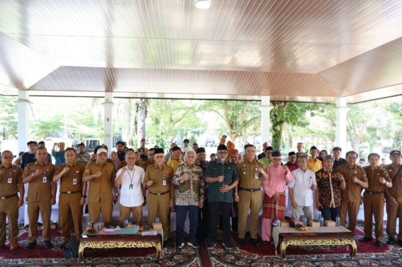 Sekda Pemprov. Jambi dan tamu undangan.( Poto : JAMBIPRIMA.COM ).
