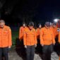 Tim SAR mencari korban. ( Poto : TVRI Sumatera Barat ).
